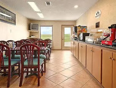 Super 8 By Wyndham Rayville
